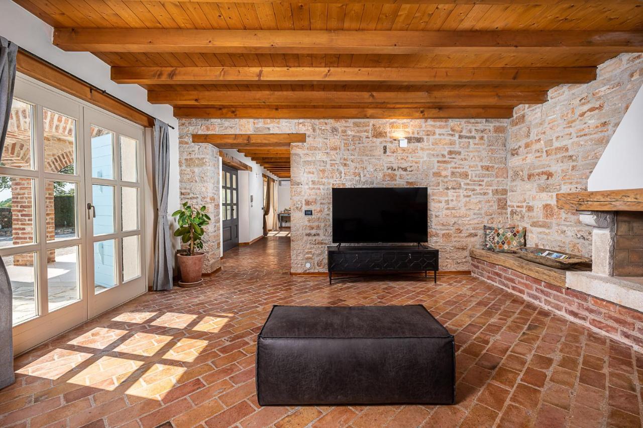 Višnjan Villa Paolina With Hot Tub מראה חיצוני תמונה